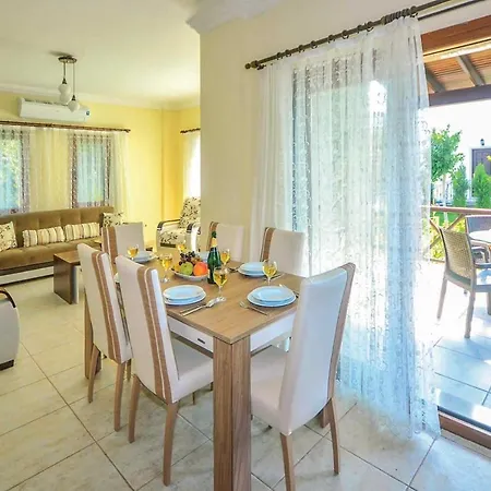 Villa Sleeps 6 Pool Air Con Wifi Ortakent