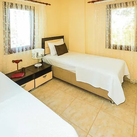 Villa Sleeps 6 Pool Air Con Wifi